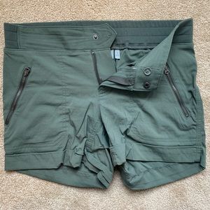 Sz 6 athleta shorts